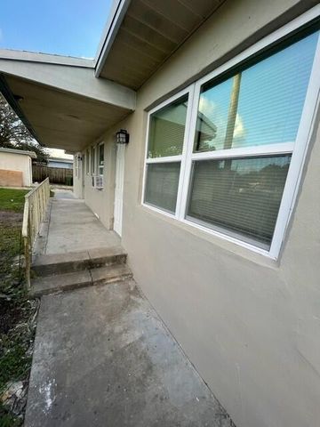 $1,500 | 3890 Lakewood Road, Unit 2 | Palm Springs Village