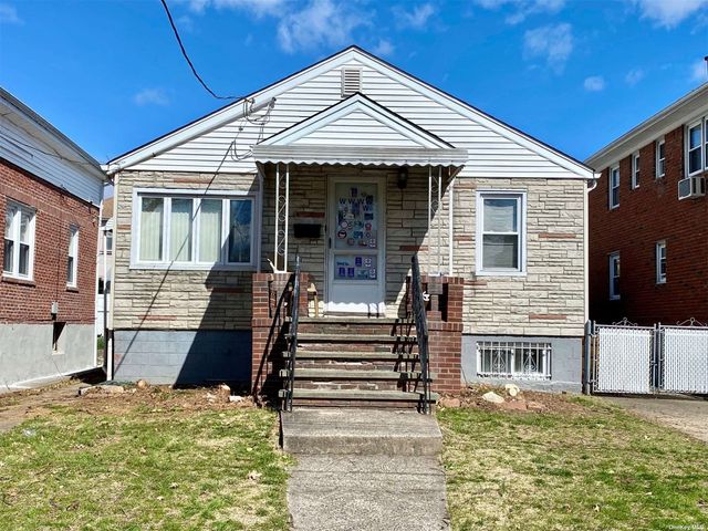 $775,000 | 83-11 258th Street | Floral Park