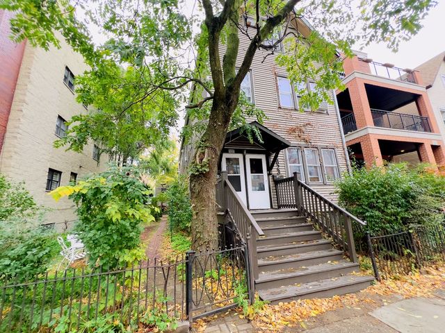 $2,100 | 2623 North Southport Avenue, Unit 1F | Wrightwood Neighbors