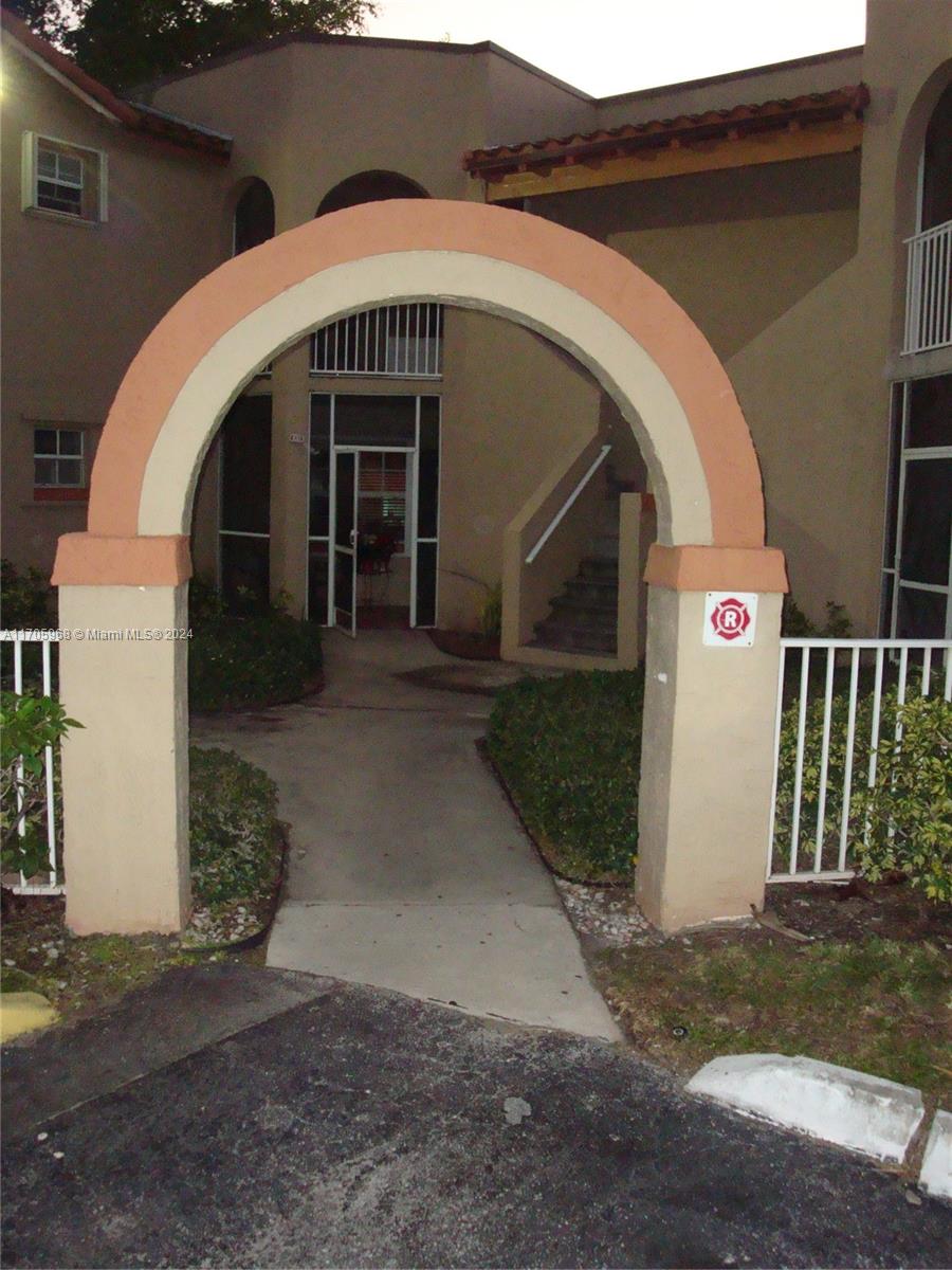 a view of a entrance gate of the house