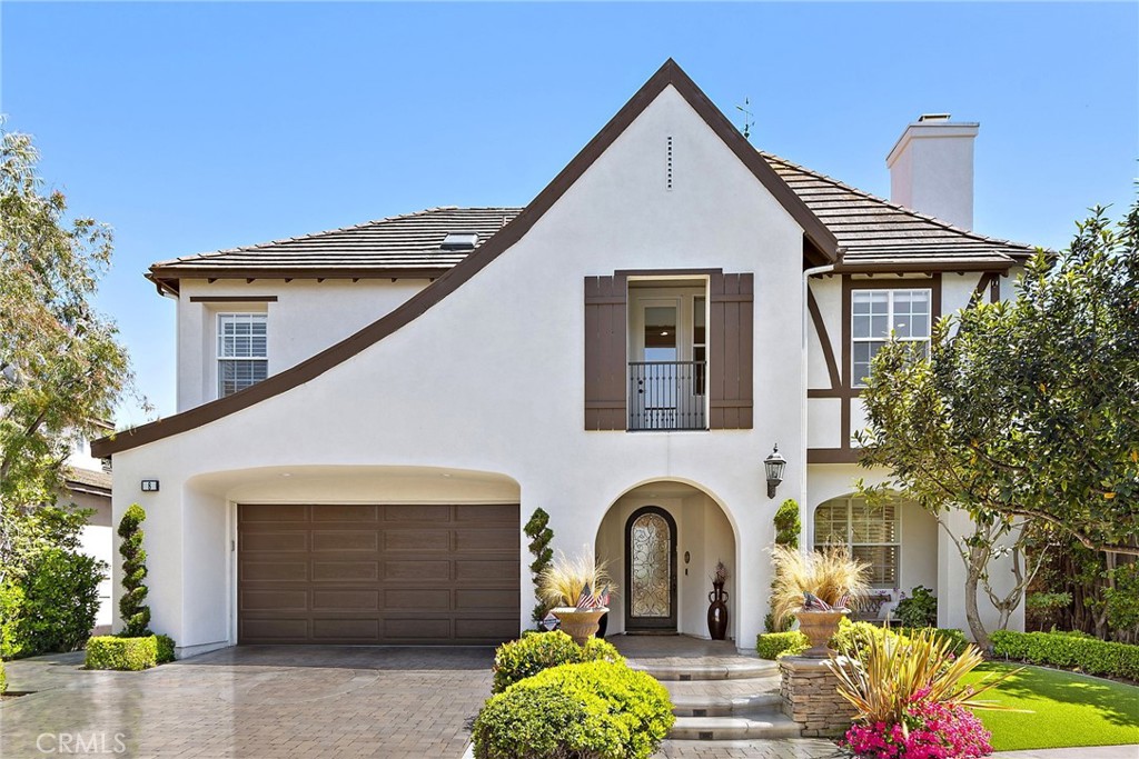 a house view with a outdoor space