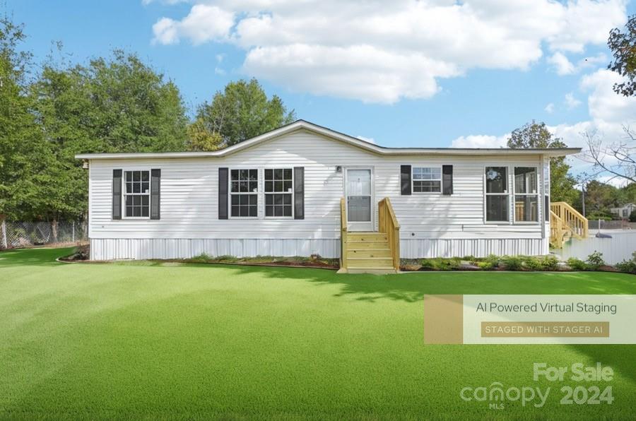 a view of a house with a yard