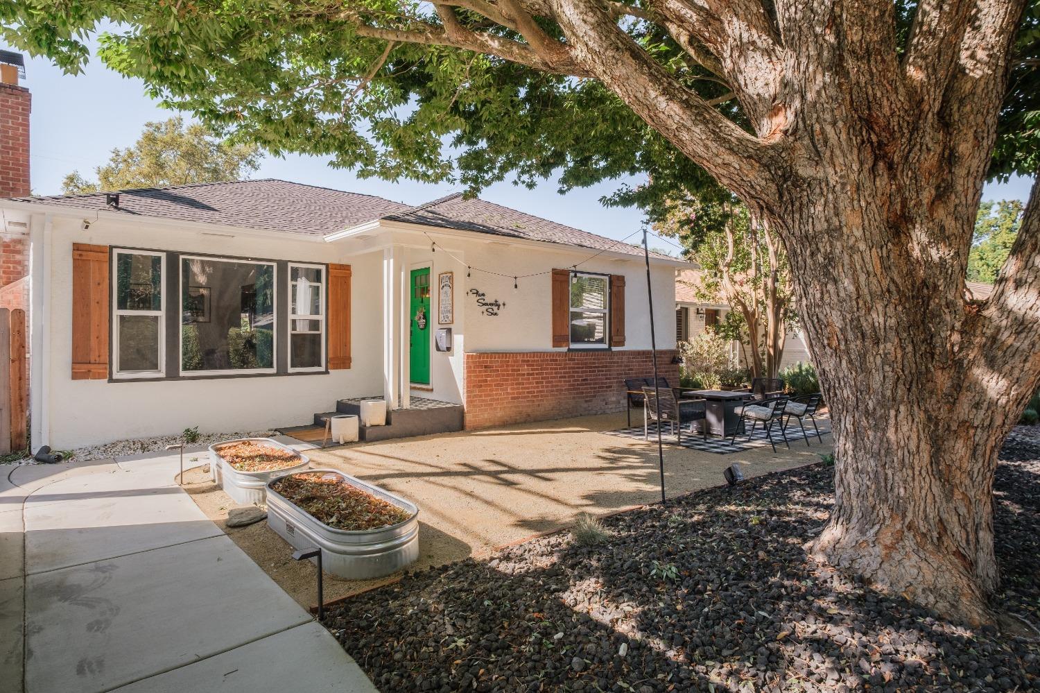 a view of a house with backyard and sitting area