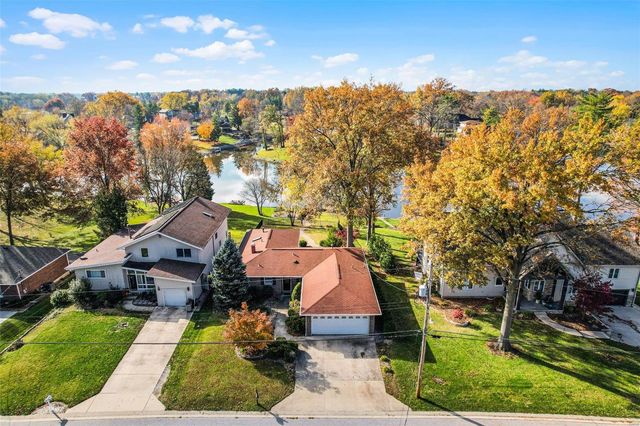 $400,000 | 585 East Lake Drive | Edwardsville