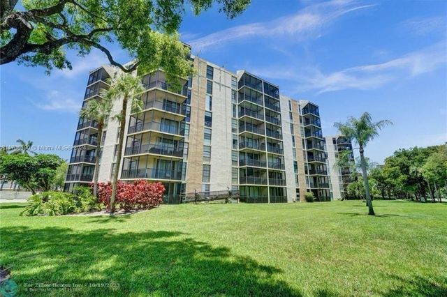 $2,200 | 3101 North Country Club Drive, Unit 506 | Bravura Condominiums