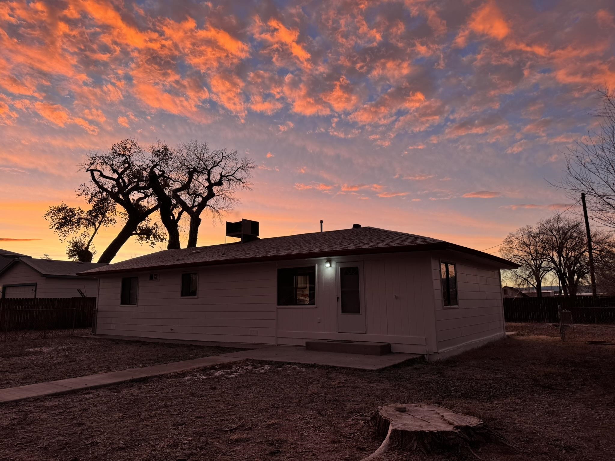 a view of a house with a backyard