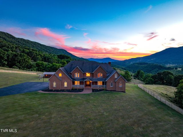 $2,200,000 | 1101 6 Farm Road