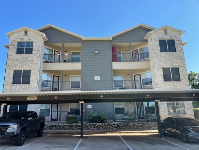 $1,450 | 2320 Gracy Farms Lane, Unit 432 | Stoneleigh Condominiums