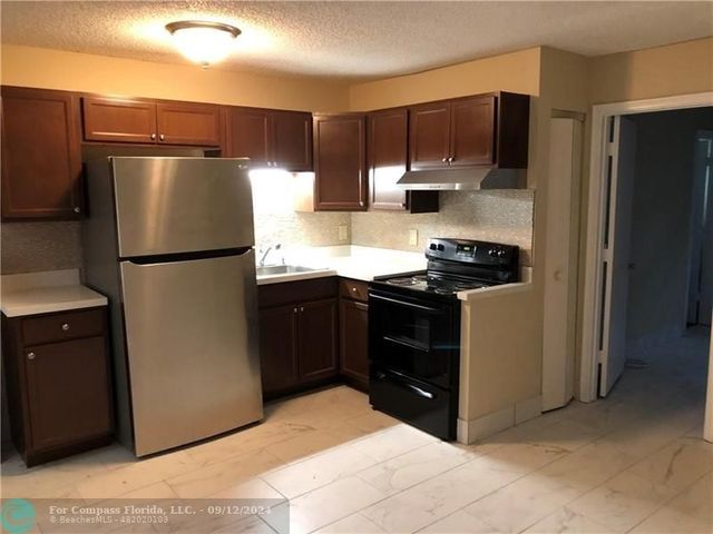 $169,900 | 5156 Northeast 6th Avenue, Unit 201 | North Ridge