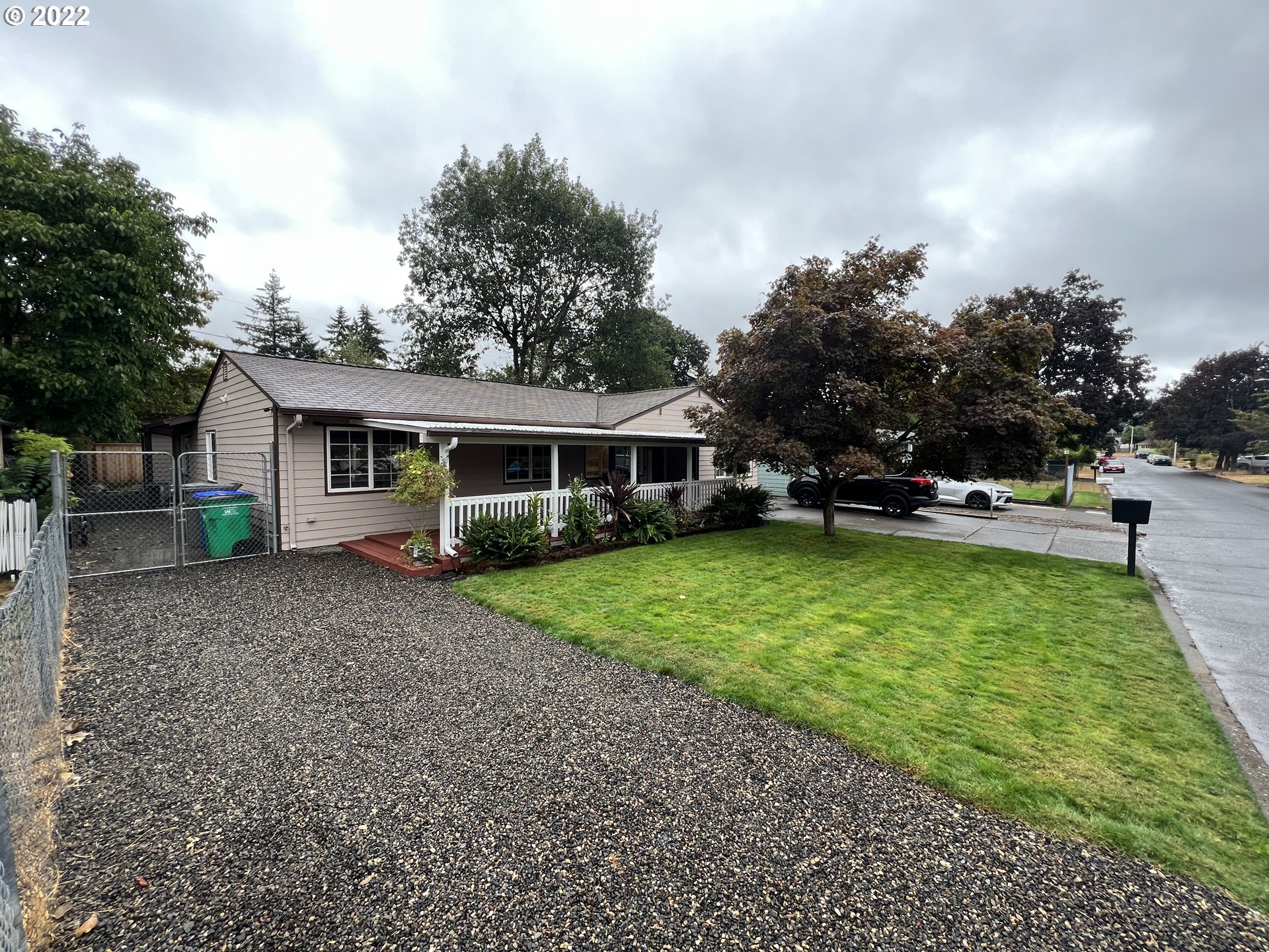 a view of a house with backyard and porch