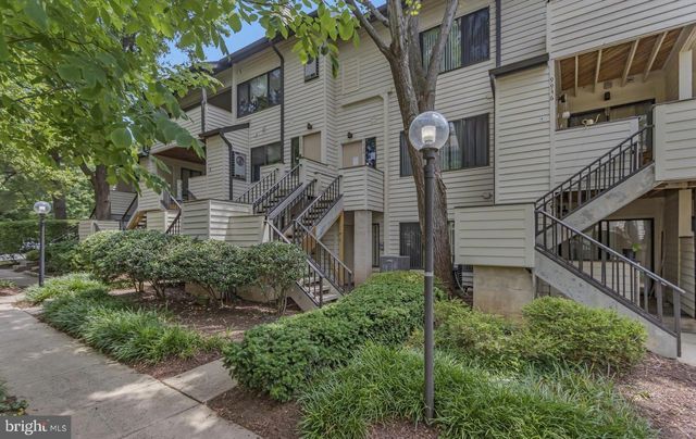 $1,950 | 9934 Hellingly Place, Unit 142 | Christopher Court