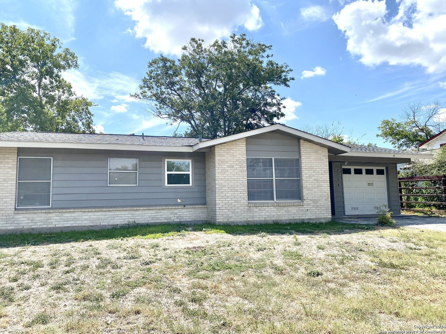 a view of a house with a yard