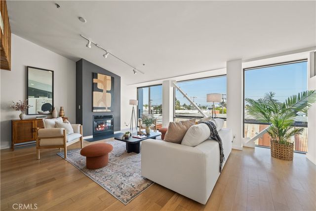 $1,325,000 | 700 Main Street, Unit 23 | Venice