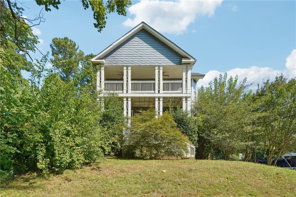 a view of a house with backyard and garden