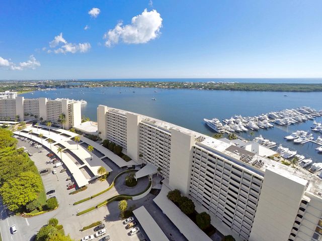 $899,777 | 120 Lakeshore Drive, Unit 637 | Old Port Cove