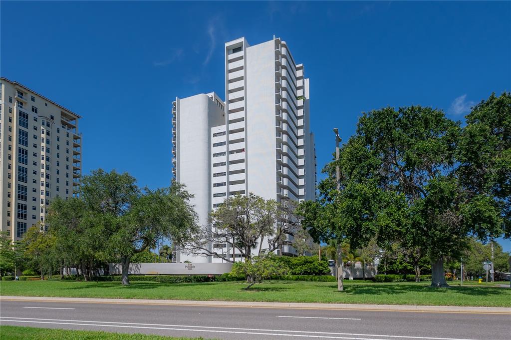 a view of a multi story building