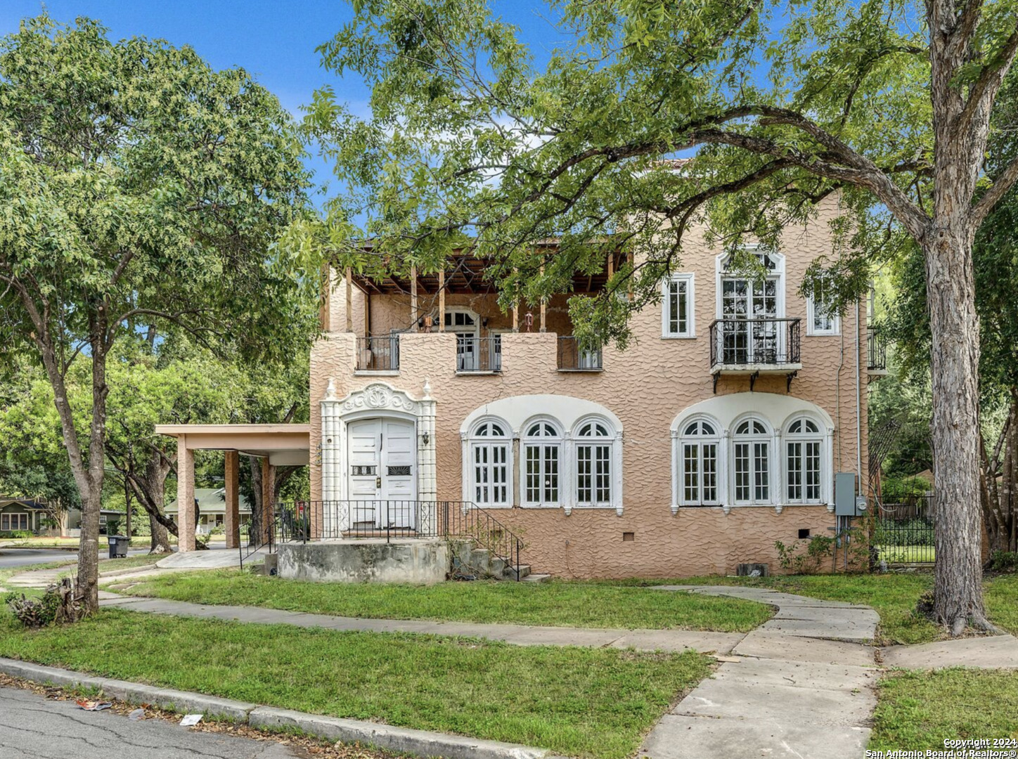 front view of house with a yard