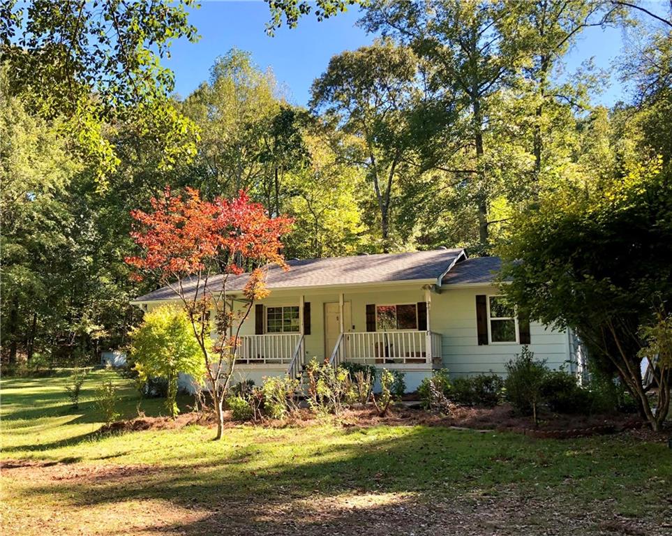 a view of a house with a yard