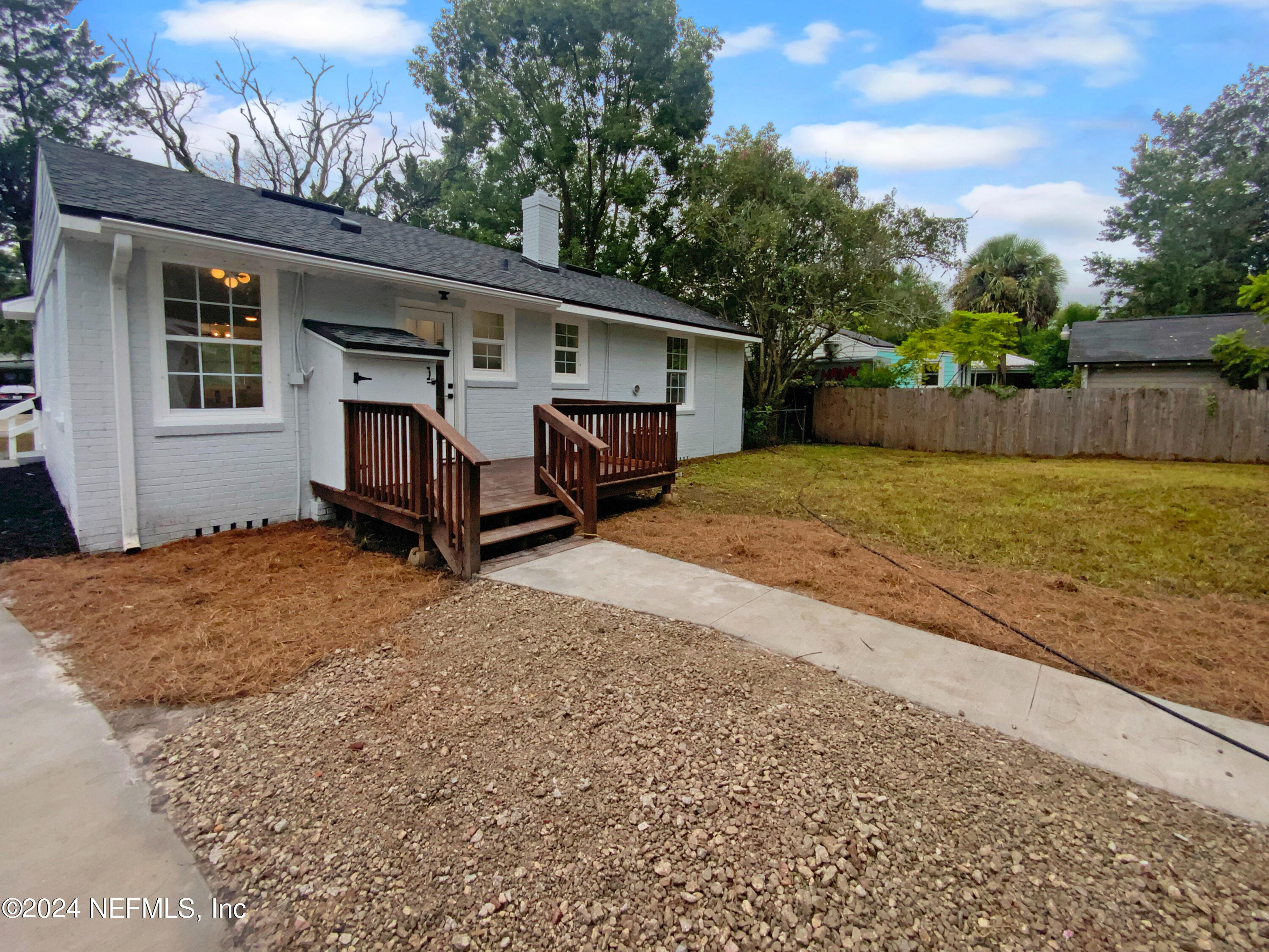 a house view with a backyard space