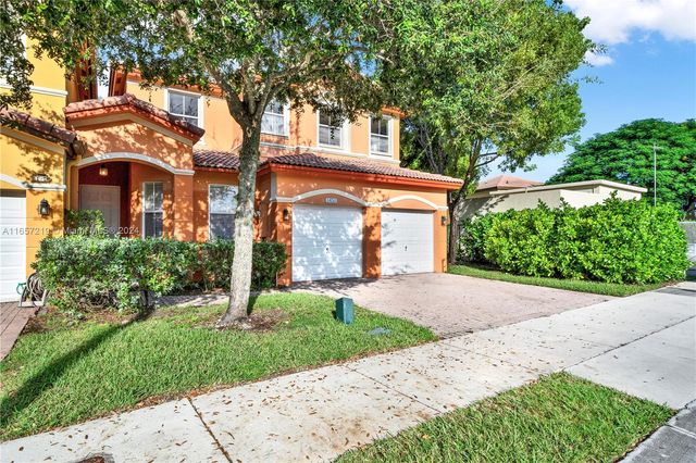 $700,000 | 8450 Northwest 113th Place | Islands of Doral