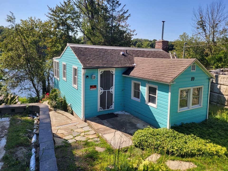 a view of a house with a yard