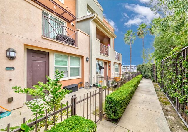 $560,000 | 500 North Willowbrook Avenue, Unit D3 | South Compton