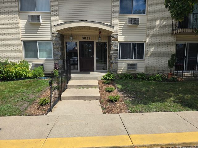 $209,900 | 8852 North Leslie Lane, Unit 2H | Maine Township - Cook County