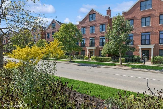 $775,000 | 1912 Patriot Boulevard | Glenview