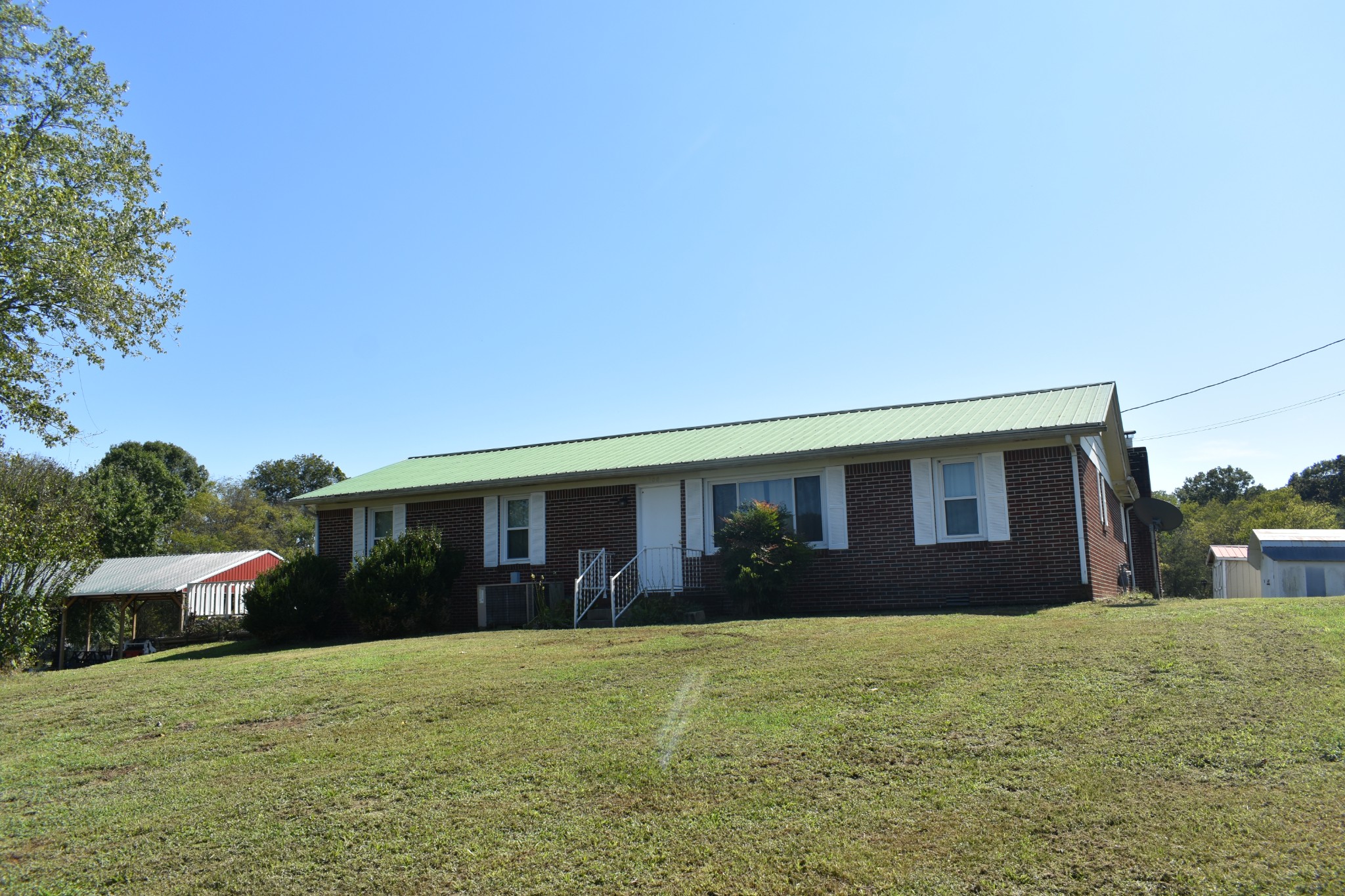 a front view of house with yard