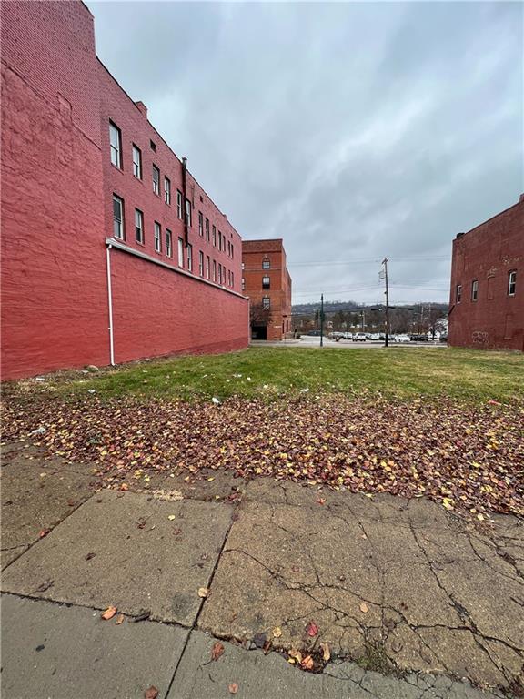 a view of a pathway with a yard