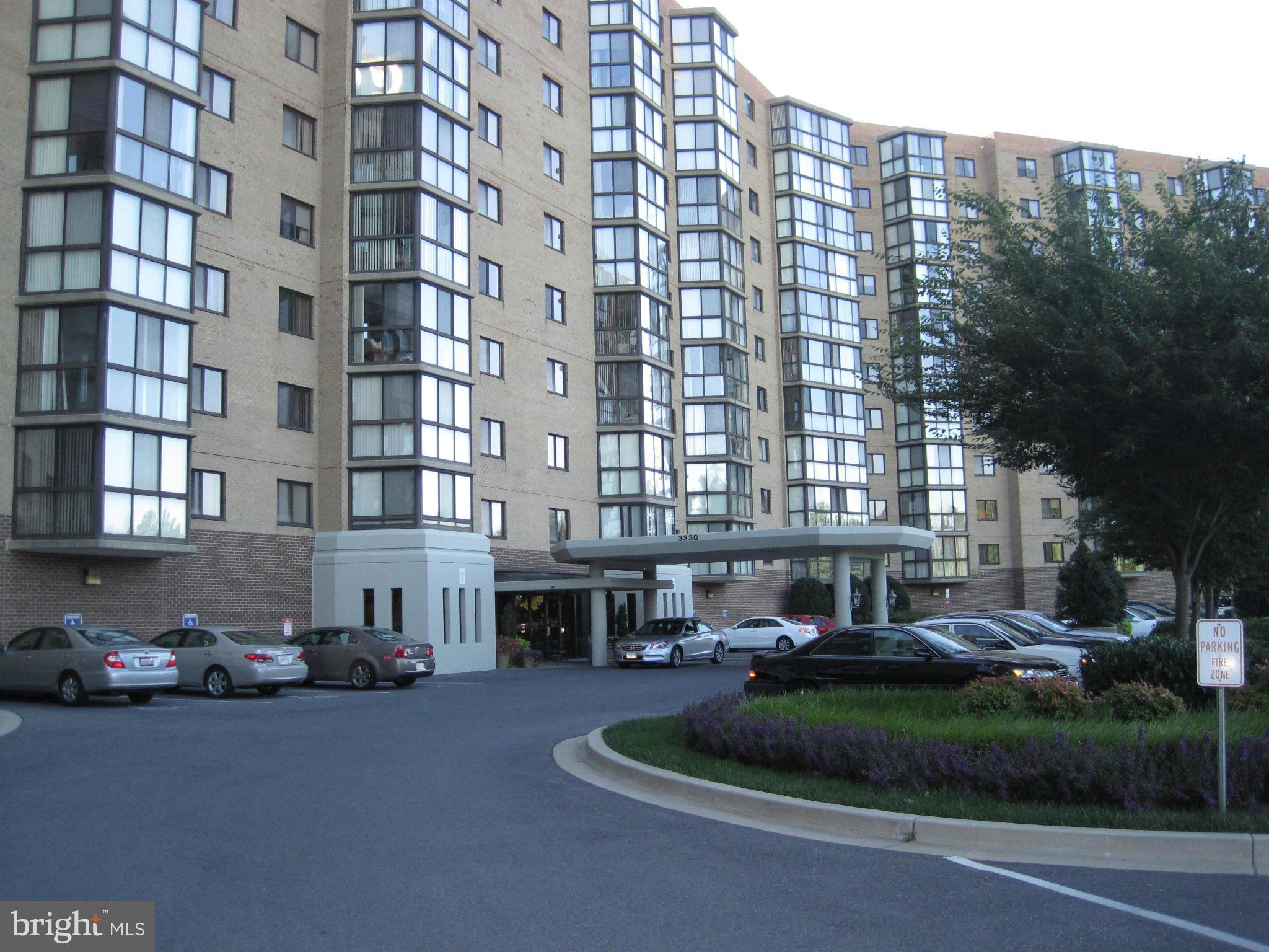 a building view with outdoor space