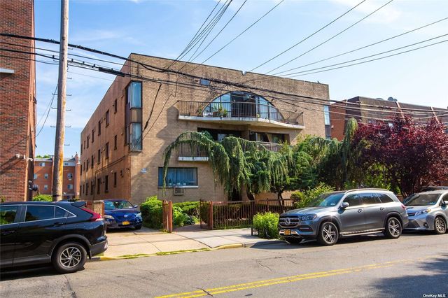 $668,000 | 147-26 Roosevelt Avenue, Unit 3D | Murray Hill - Flushing