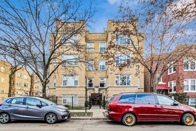 $199,900 | 4855 North Avers Avenue, Unit 1 | Albany Park