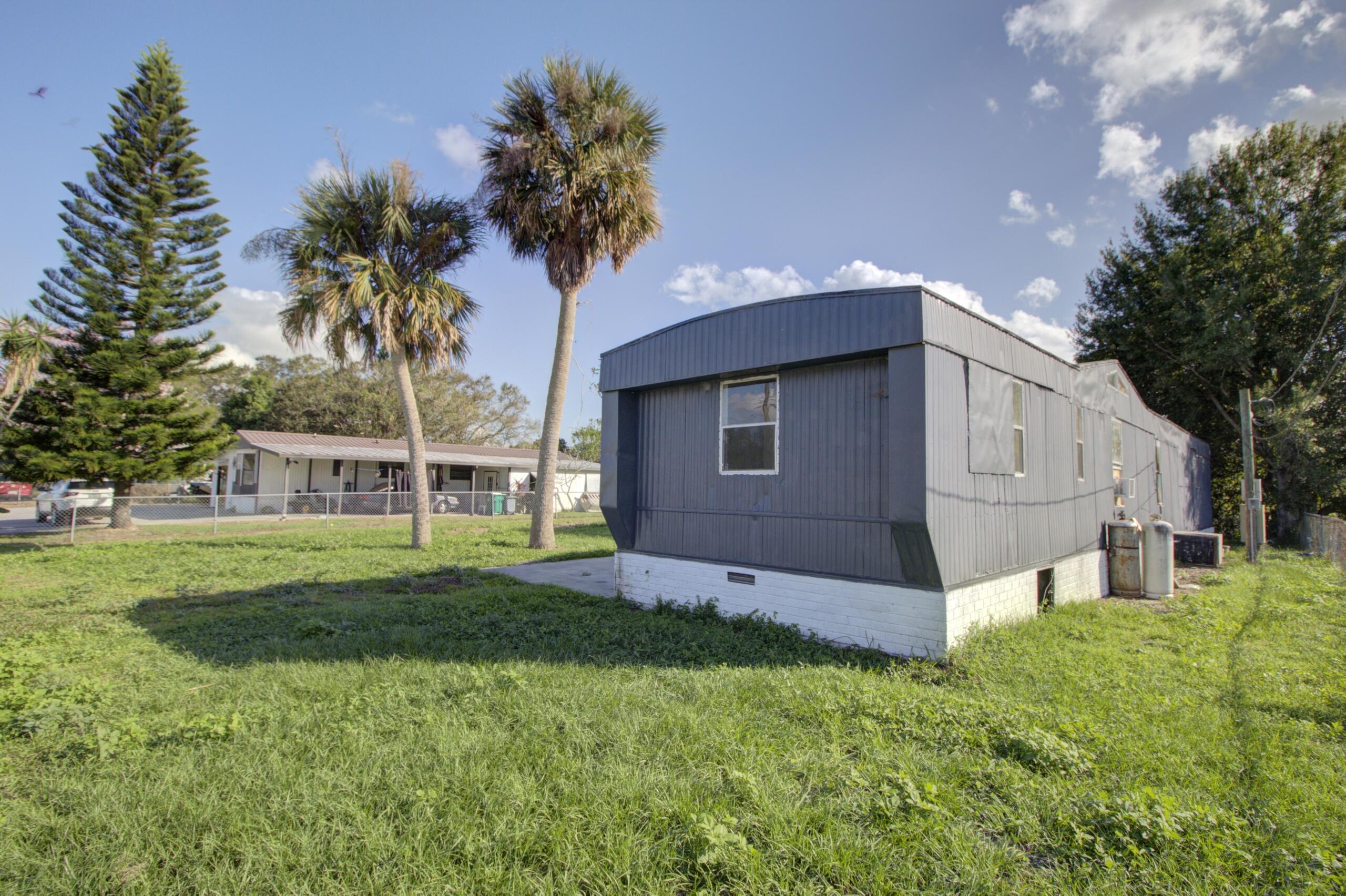 a view of a back yard of the house