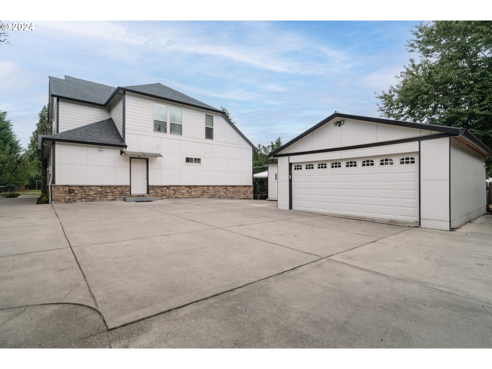 a view of a house with a garage