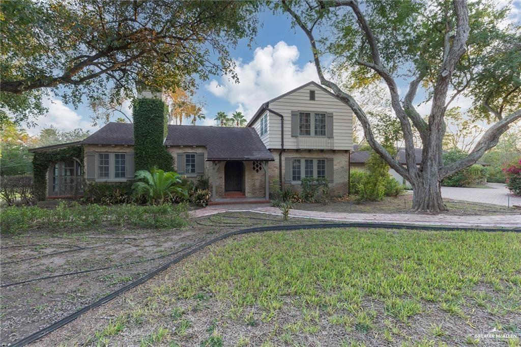 View of front of home featuring a front lawn