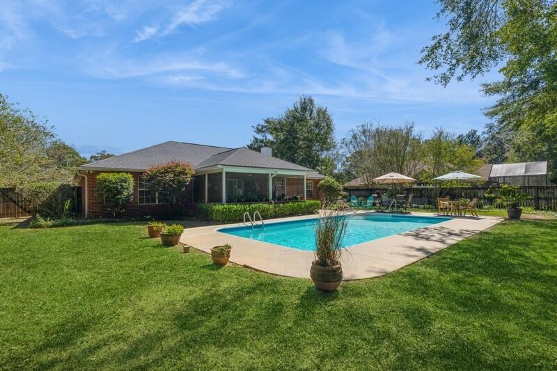 a view of an house with swimming pool and yard