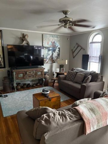 $1,290 | 223 Main Street, Unit 1 | Sealy