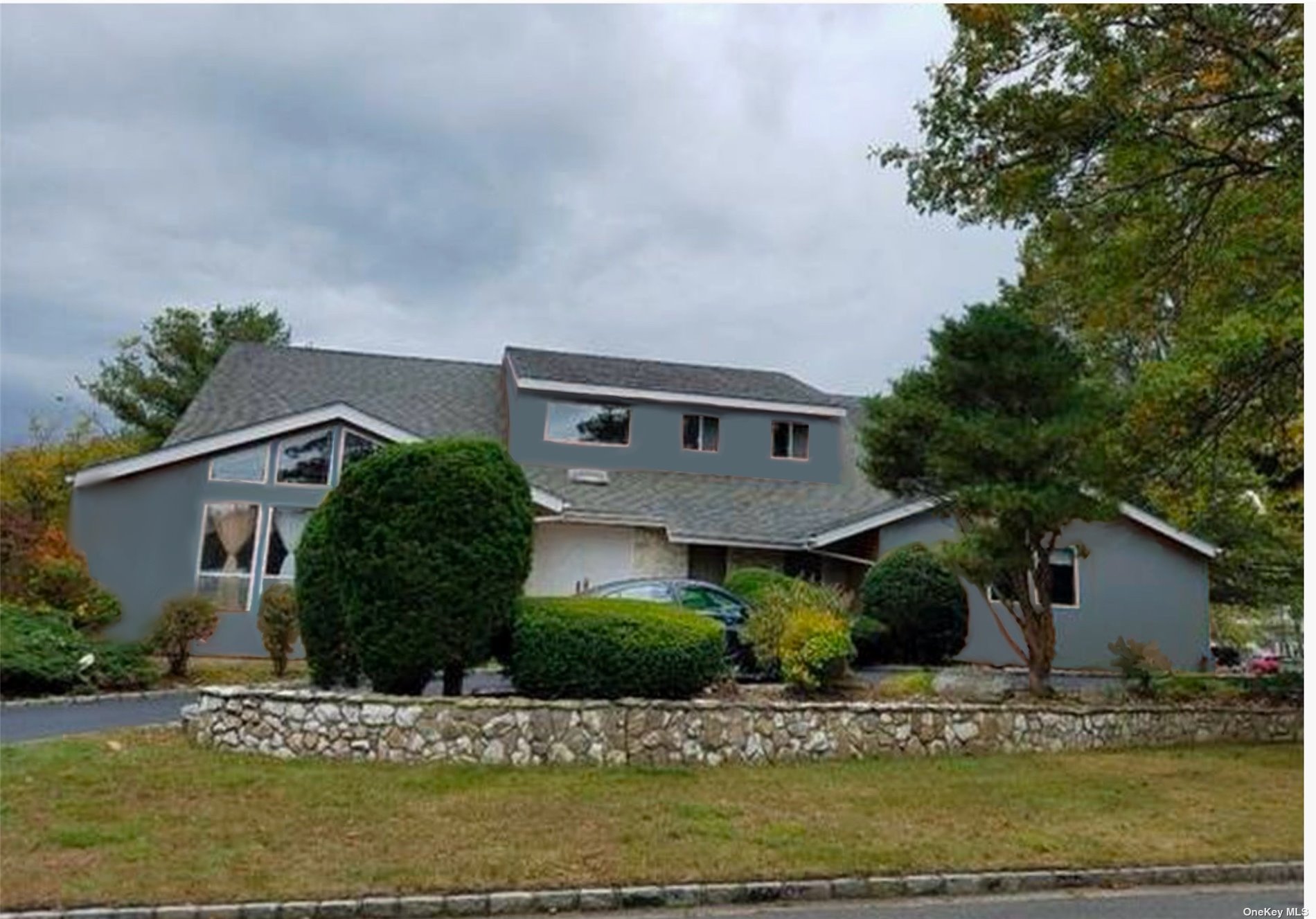 a front view of house with yard