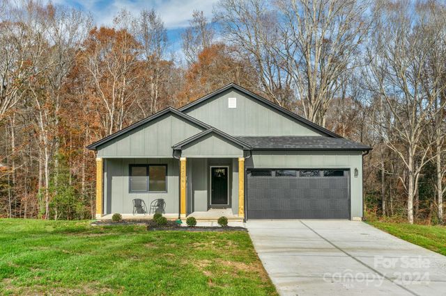 $369,900 | 1206 Waterford Drive | Dallas Township - Gaston County