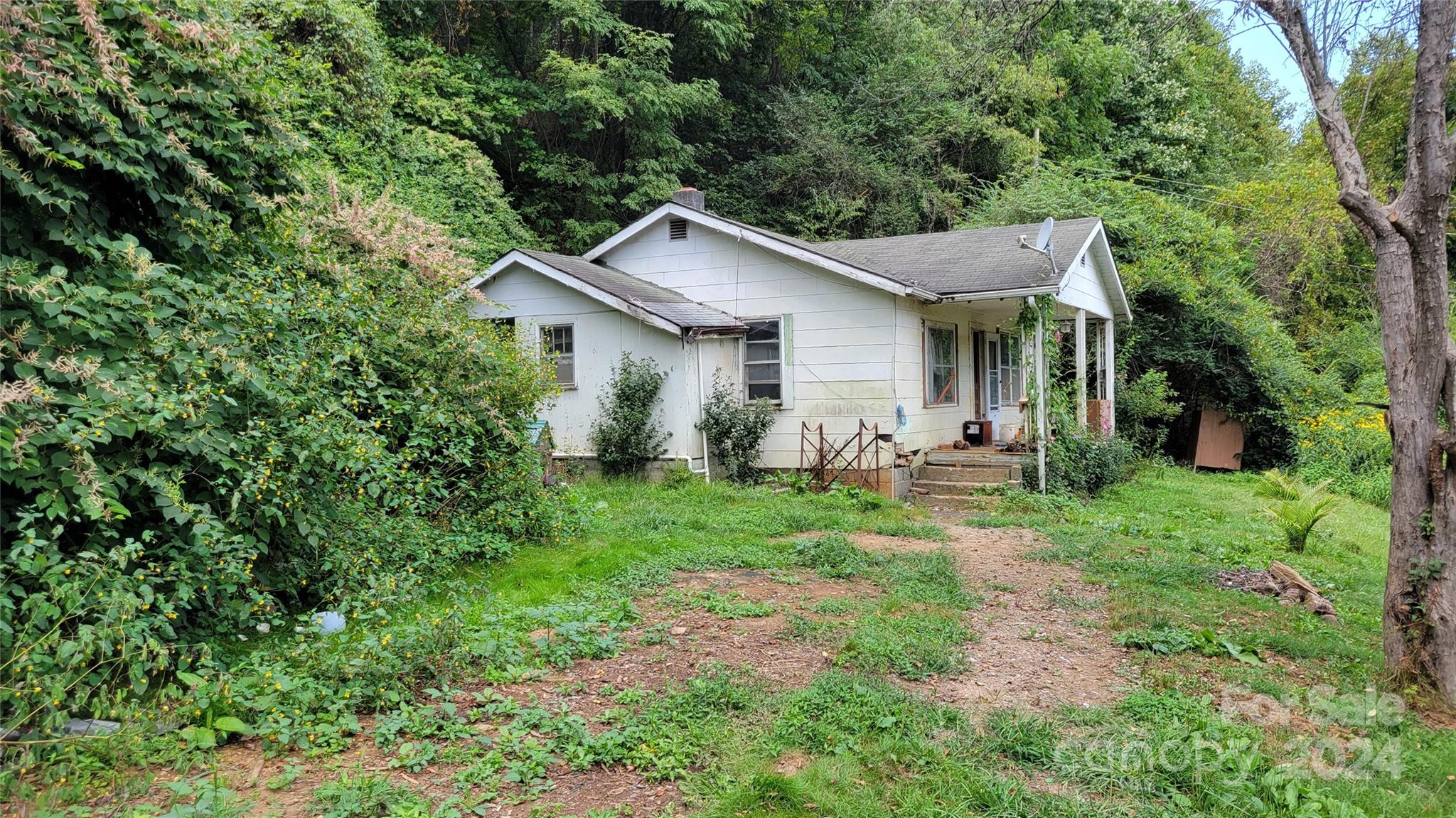 a view of a house with yard and a garden