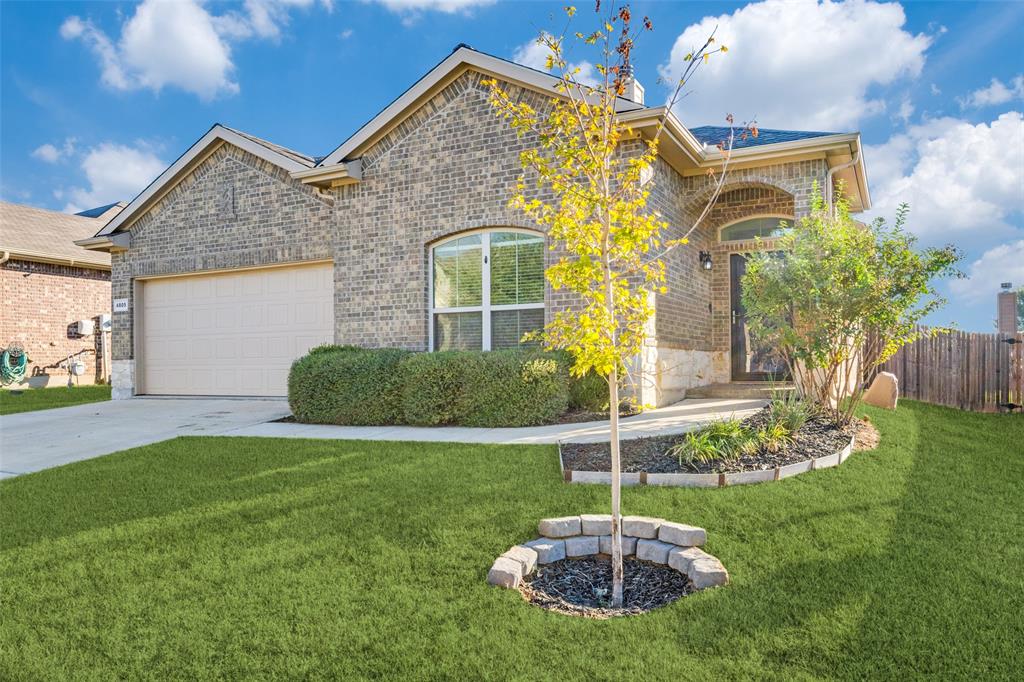 a view of a house with a backyard