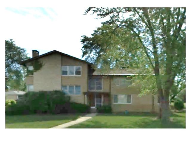 $189,900 | 1351 Balmoral Avenue, Unit 2S | Westchester