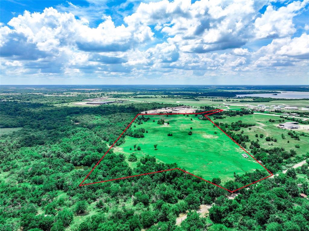 a view of a big yard with lots of green space