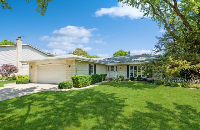 $449,900 | 1461 North King Edward Court | Palatine