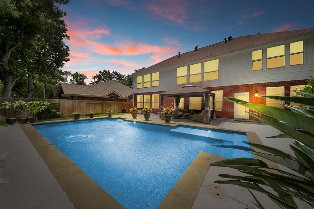 a view of an swimming pool with seating space