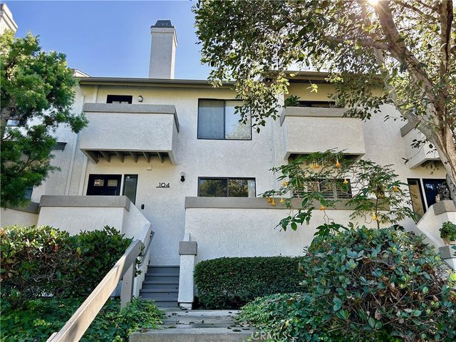 $920,000 | 104 Harbor Woods Place, Unit 104 | Corona del Mar