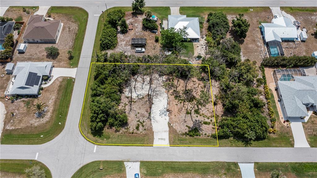 an aerial view of a house having yard