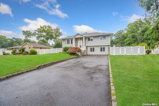 $864,999 | 15 Partridge Drive | Commack