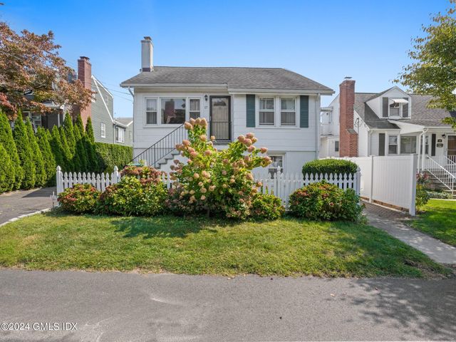 $999,000 | 17 Lyon Avenue | Central Greenwich